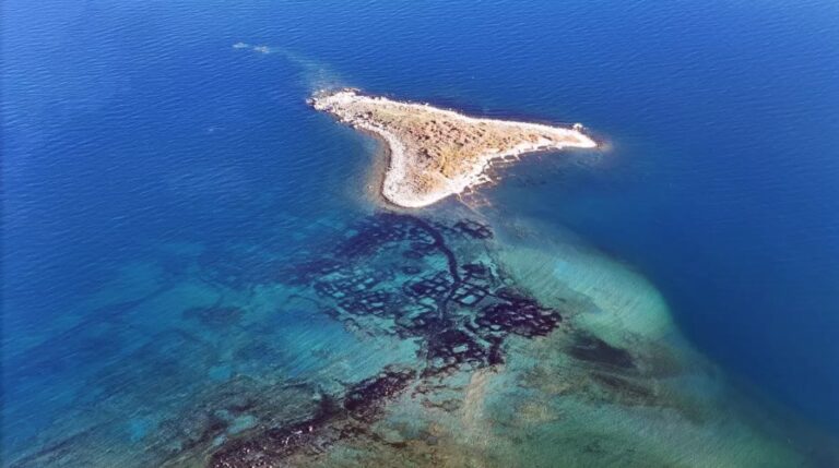 Van Gölü’ndeki Su Seviyesinin Düşmesi, Eski Yerleşim Alanlarını Ortaya Çıkardı