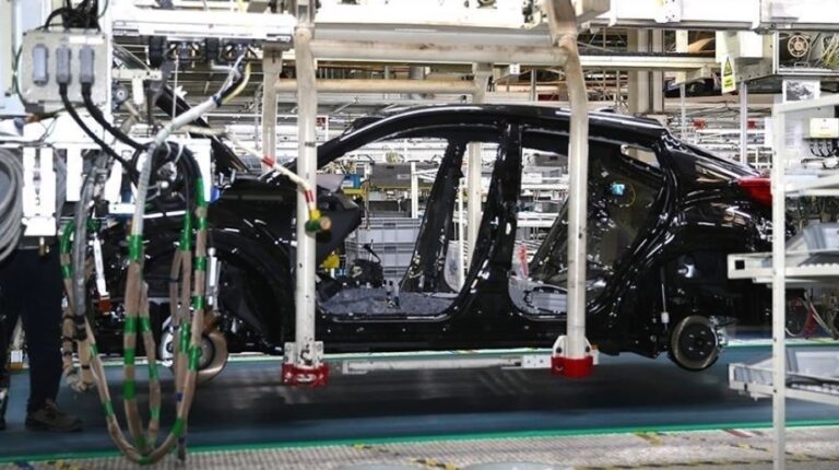 Türkiye Otomotiv Sektöründen Tarihi Başarı: İhracatta 30 Milyar Doları Geçti!