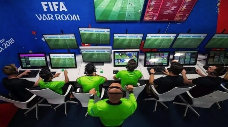 Futbolda Tartışmalara Son Verecek Yenilik: Darbeleri Anlık Tespit Eden Nano VAR Sistemi!