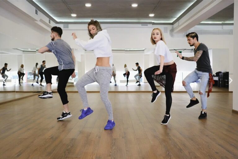 Bachata ile Dans Ritimlerinizi Sarmalayın: Bu Dansın Büyülü Dünyasına Bir Yolculuk