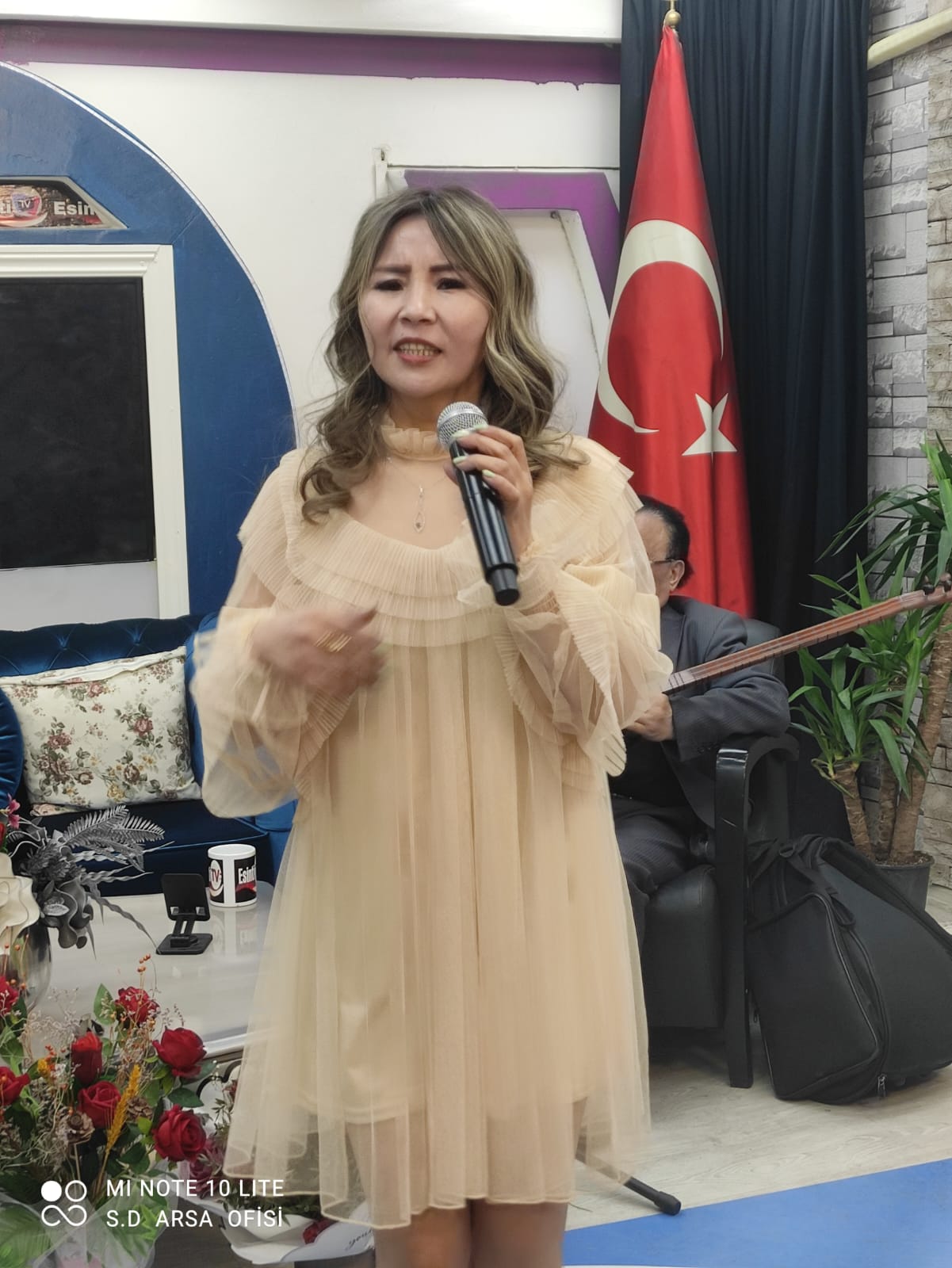 Kırgızistan’dan İstanbul’a Uzanan Bir Yıldızın Hikayesi: Mairem Gül Sanat Dünyasına Meydan Okuyor!