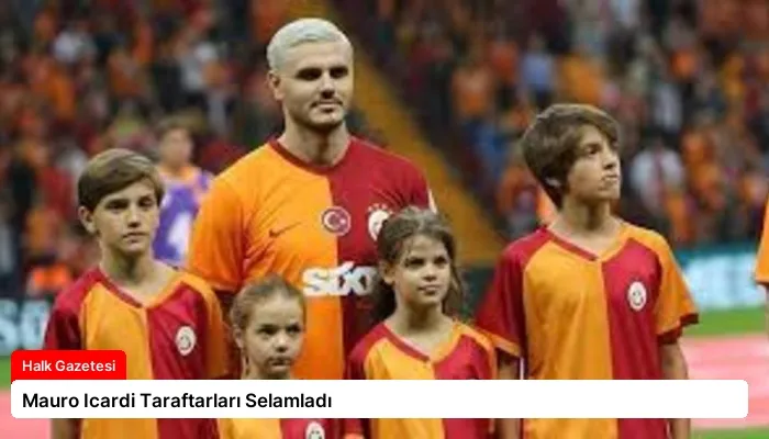 Mauro Icardi Taraftarları Selamladı