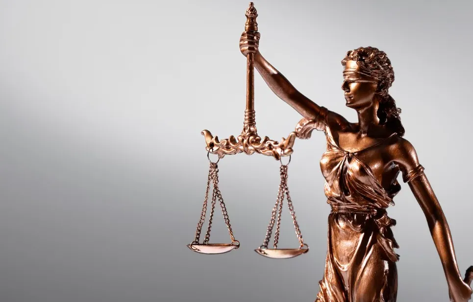 İzmir’de Hukuki Destek Arayanlar Neden Avukat Deniz Kekik’i Tercih Ediyor?